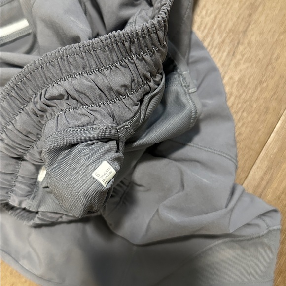 Lululemon Hotty Hot Short II *Long 4" - Picture 7 of 7